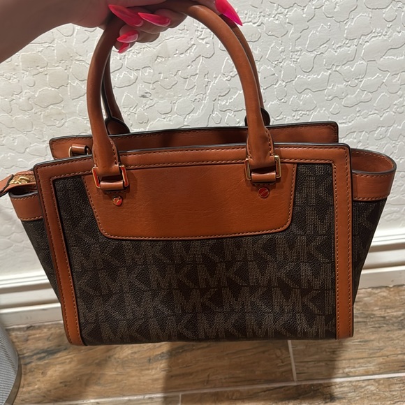 authentic michael kors purse - Picture 5 of 7